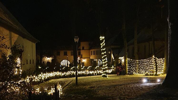 Jeden Abend erstrahlt der Schlosspark in Adelsdorf im Lichterglanz.Johanna Blum