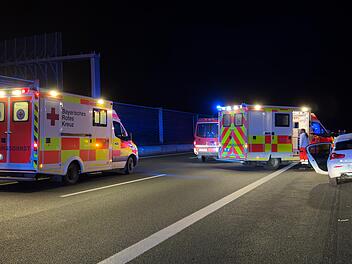 A9 bei Bayreuth: Lkw verliert Reifen - und verursacht Unfall mit drei Autos