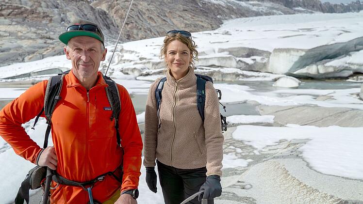 Macht uns Kälte krank? Lena Ganschow sucht in eisigen Höhen Antworten bei Kälte-Experte Thomas Steinbrugger, Vize-Weltmeister im Eisklettern 2002.