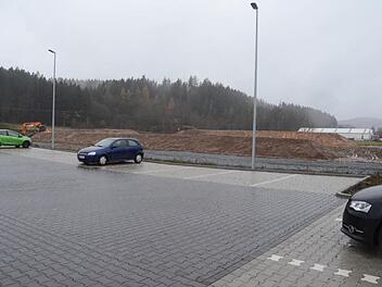 Oberhalb des dm-Drogeriemarktes in Richtung Norden entstehen zwei weitere Baumaßnahmen im Sonder-und Gewerbegebiet Obere Holzwiesen. Foto: K.- H. Hofmann