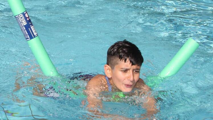 Schwimmkurs für Flüchtlingskinder im Kulmbacher Freibad Foto: Dagmar Besand