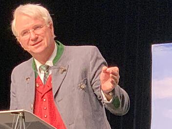 Wenn Stoiber auftritt, sind auch die anderen CSUler nicht weit: Kabarettist Wolfgang Krebs kann sie alle perfekt imitieren - S&ouml;der, Seehofer, Herrmann, Stoiber und Aiwanger, ja sogar die Kanzlerin.Sonny Adam