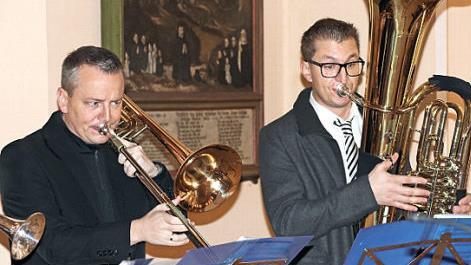 "PureBRASSzination" eröffneten das Konzertprogramm.
