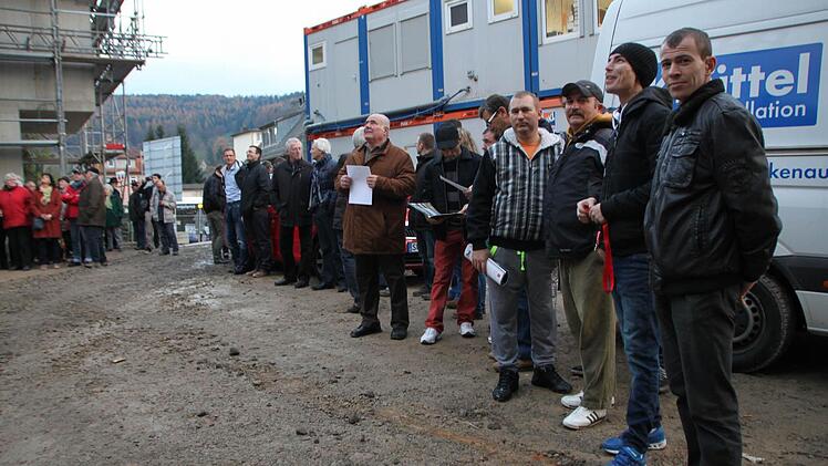 Auch die Bauarbeiter sind da.