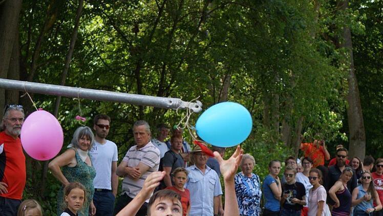 Marc Morgenroth und Kevin Suchy (von links) in Aktion. Sie wurden Sieger des Rennes mit ihrem "Fire Breakers." Fotos: Peter Liebermann