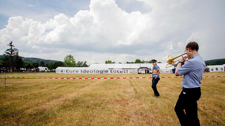 In Themar (Thüringen) fand am Wochenende (8. - 10. Juni 2018) zum wiederholten Male das Rechtsrock-Festival statt. Foto: FrM / dpa