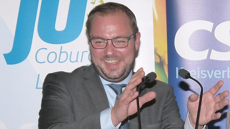 Zeigt, wo's lang geht: Sebastian Straubel, Bürgermeister aus Lautertal,     will erster CSU-Landrat seit dem Zweiten Weltkrieg  werden.Foto: Berthold Köhler