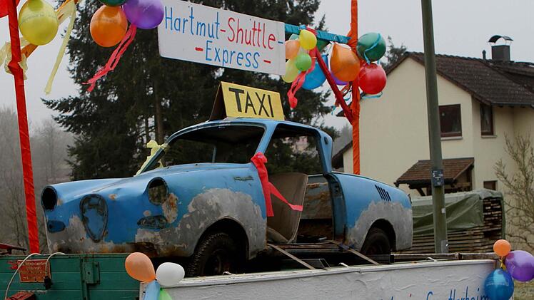 Das neue Taxi für die Wirtshaussänger stellten die "Neubrunner Dorfmusikanten" vor. Foto: Geiling