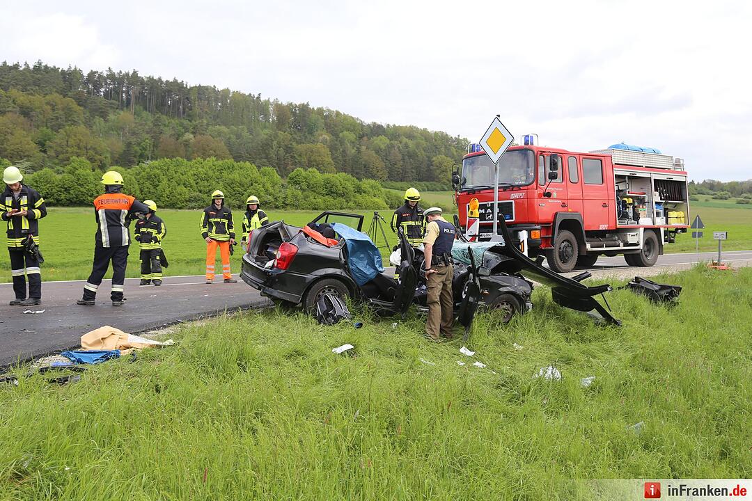 Ansbach: Fahranfänger kracht in Bagger