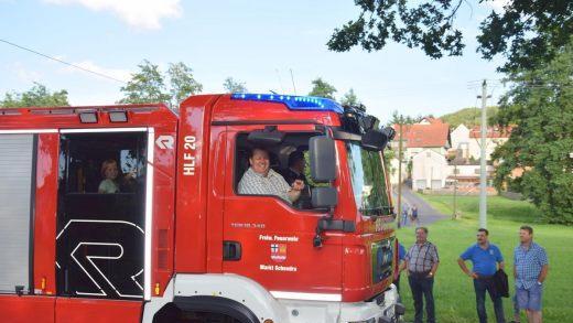 Vorstellung des neuen HLF 20 der Freiwilligen Feuerwehr Schondra; Foto: Horst Conze