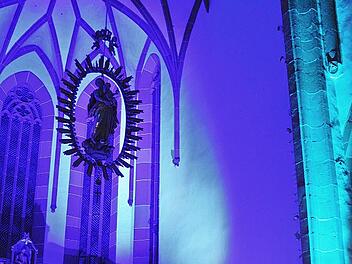 Eindrucksvolle Stimmen: Viva Voce begeisterte die Zuhörer in der blau illuminierten Kirche diesmal nicht als Quintett, sondern als Quartett.
