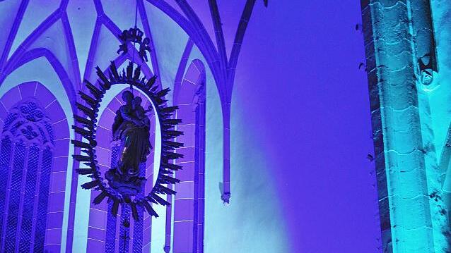 Eindrucksvolle Stimmen: Viva Voce begeisterte die Zuhörer in der blau illuminierten Kirche diesmal nicht als Quintett, sondern als Quartett.