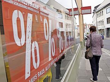 Ausverkauf in der Bahnhofstraße Foto: Arkadius Guzy