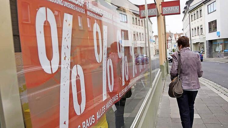 Ausverkauf in der Bahnhofstraße Foto: Arkadius Guzy