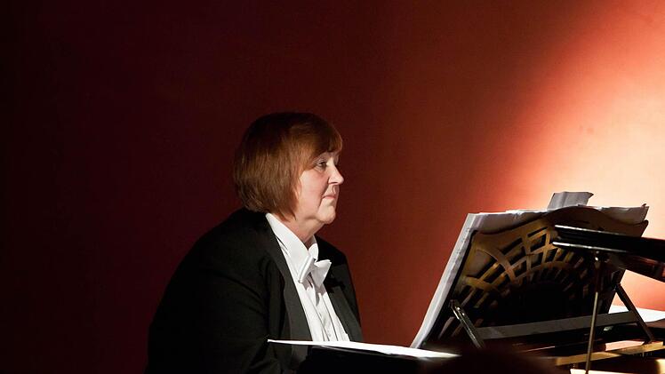 Viola Bornscheuer am Flügel