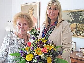 Die 95-jährige Benedikta Hahn ist eine vielseitig interessierte Frau. Sie genießt das Coburger Kulturleben.  Foto: Martin Koch