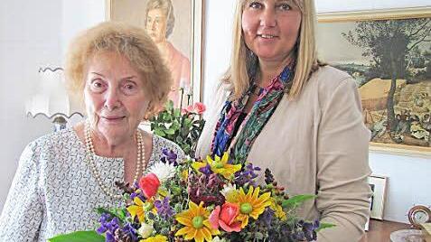 Die 95-jährige Benedikta Hahn ist eine vielseitig interessierte Frau. Sie genießt das Coburger Kulturleben.  Foto: Martin Koch
