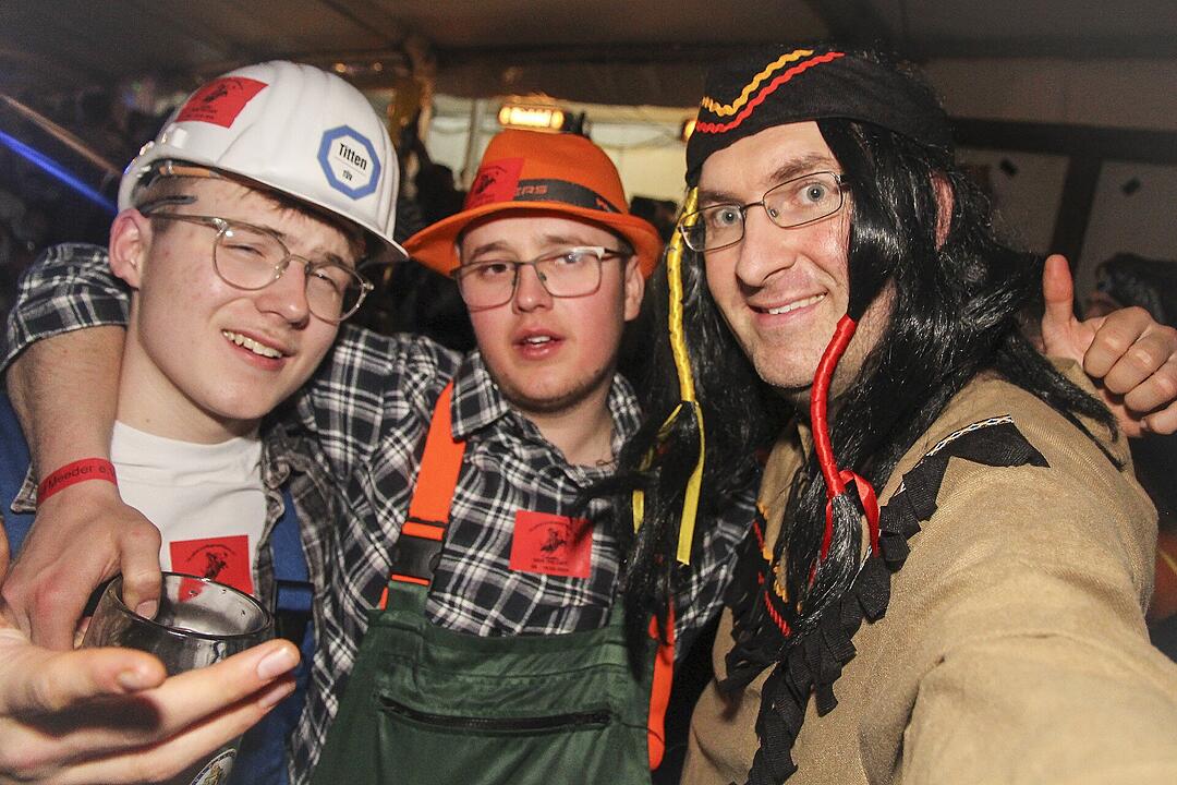 Super Stimmung beim Meeder Zeltfasching 2025!