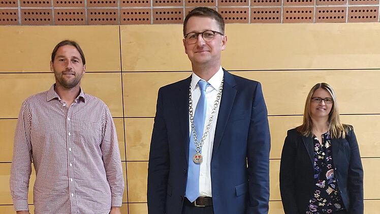Zweiter Bürgermeister Jürgen Kaiser, Bürgermeister Steffen Lipfert und Dritte Bürgermeisterin Simone Heckmann (v. l.) Foto: Carmen Schwind