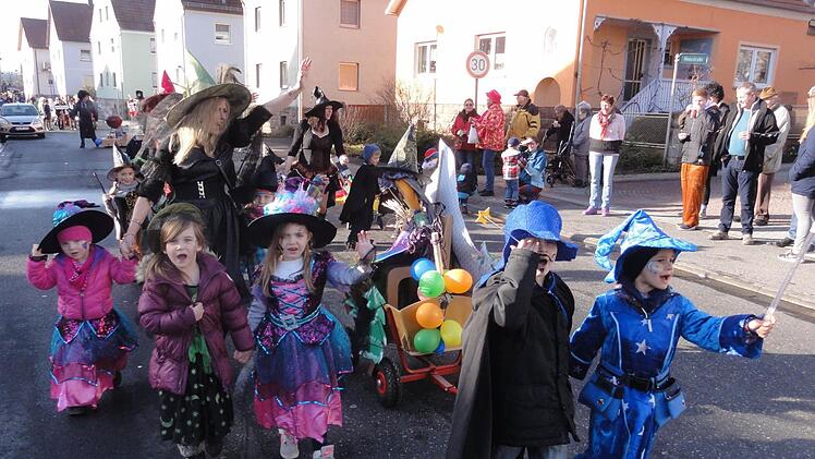 Viel los war beim Faschingszug in Poppenroth. Foto: Wolfgang Wimmel