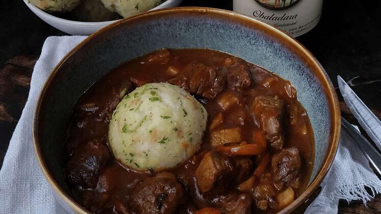 biergulasch-knoedel.jpg