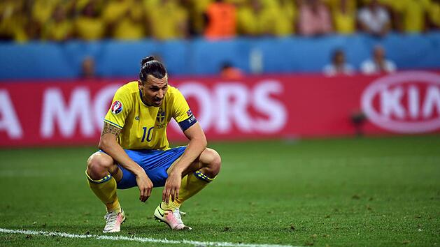 Zlatan Ibrahimovic und seine Schweden sind nach der Vorrunde ausgeschieden. F&uuml;r den Schweden-Star war es das letzte L&auml;nderspiel. Federico Gambarini/dpa