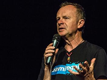 Wortakrobat Willy Astor wurde bei seinem Coburg-Gastspiel vom Publikum gefeiert.Foto: Jochen Berger