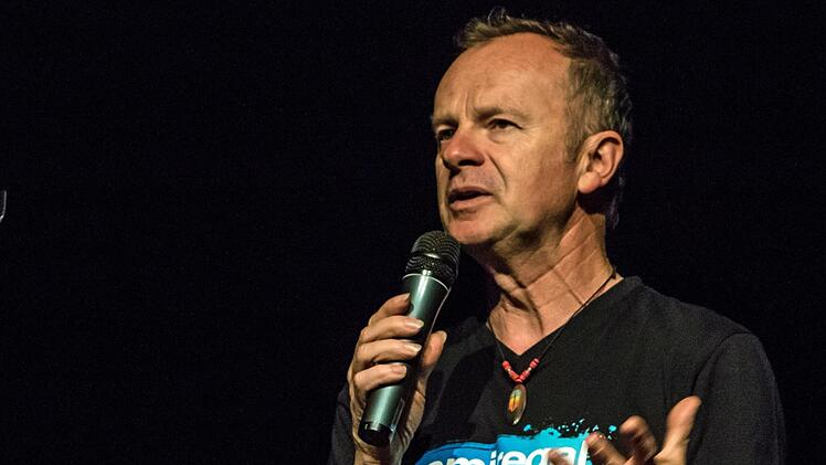 Wortakrobat Willy Astor wurde bei seinem Coburg-Gastspiel vom Publikum gefeiert.Foto: Jochen Berger