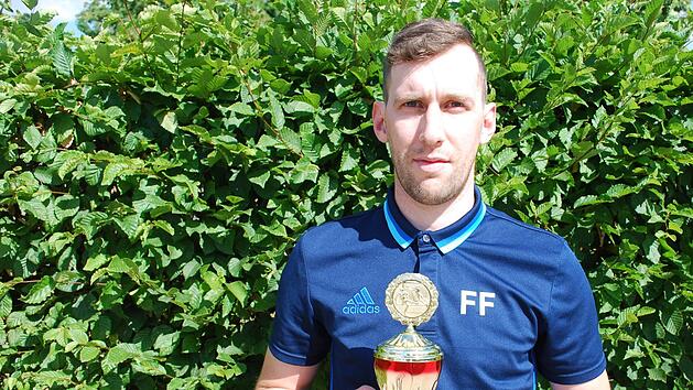 Florian Friebel von der SG Oberleichtersbach/Modlos ist sozusagen der Dauerbrenner unter den Top-Torj&auml;gern. Mit 21 Toren sicherte er sich erneut den Pokal.   Foto: Thomas Sturm