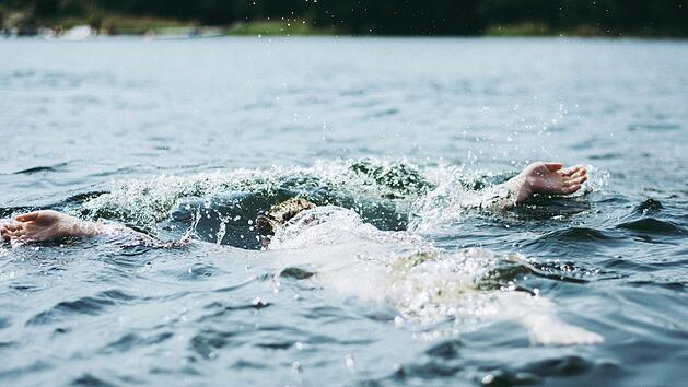 Heldentat am Rande des Oktoberfests: Wiesn-Besucher rettet Seniorin aus der Isar