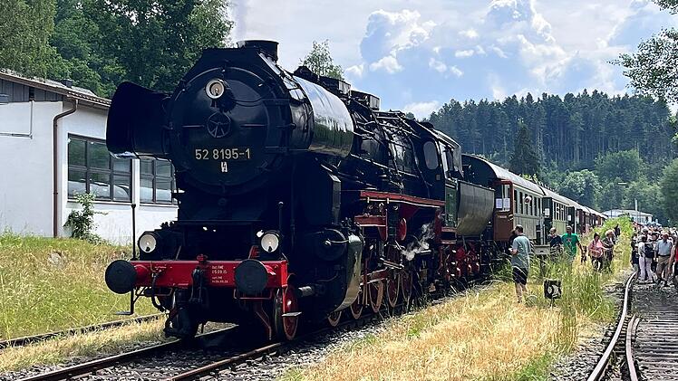 Nürnberg: Mit historischer Dampflokomotive zum Ammersee - Das bietet die nostalgische Fahrt