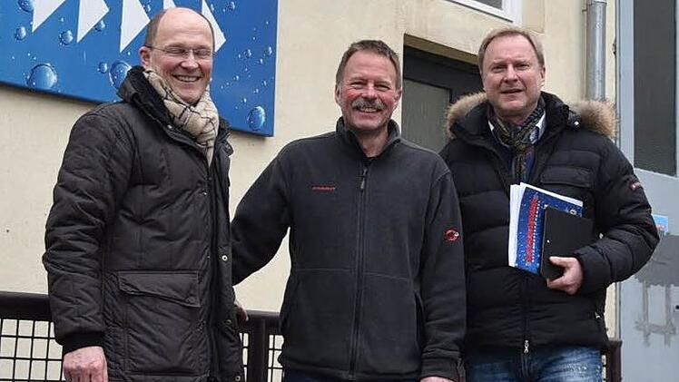 Im Februar rollen die Bagger . Die Geschäftsführer Michael, Thomas und Peter Sagasser haben am Samstag zu einer Abrissfeier noch einmal die alten Räume eingeladen.