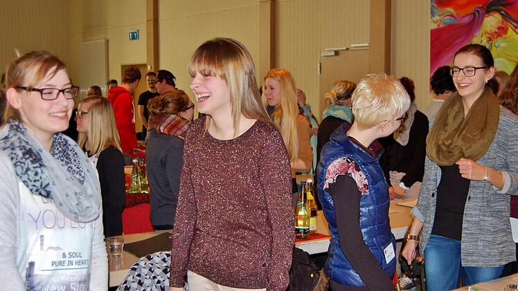 Gedächtnistraining kann auch Spaß machen: Azubis lernen die letzten elf amerikanischen Präsidenten von Kopf bis Fuß - und können sie sich merken. Fotos: Sigismund von Dobschütz