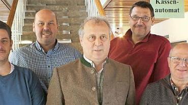 Alexander Dickas, Walter Drebinger, Michael Welker, Georg Mauser und Horst Ploner (von links) stehen der Waldcorporation vor.  Foto: Manfred Welker
