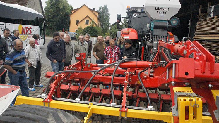 Jörg Deinlein, Landwirt aus Neudorf/Scheßlitz erläuterte den Bauern aus den Landkreisen Bamberg und Forchheim "Landwirtschaft 4.0" in der Praxis. Joseph Beck