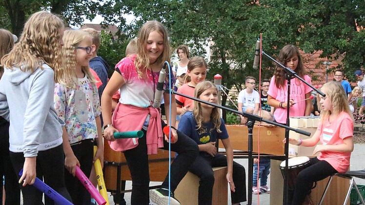 Hier werden  sämtliche Rhythmusinstrumente   vorgestellt. Foto: Roland Dietz