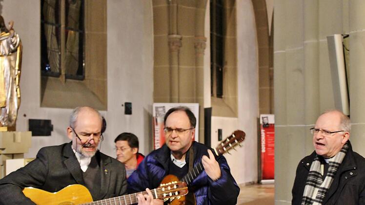 Musik für einen Märtyrer (von links) Pfarrer Armin Haas, Wolfgang Kriener, Franz Josef Tremer, Dekan Martin Emge.  Fotos: Werner Vogel