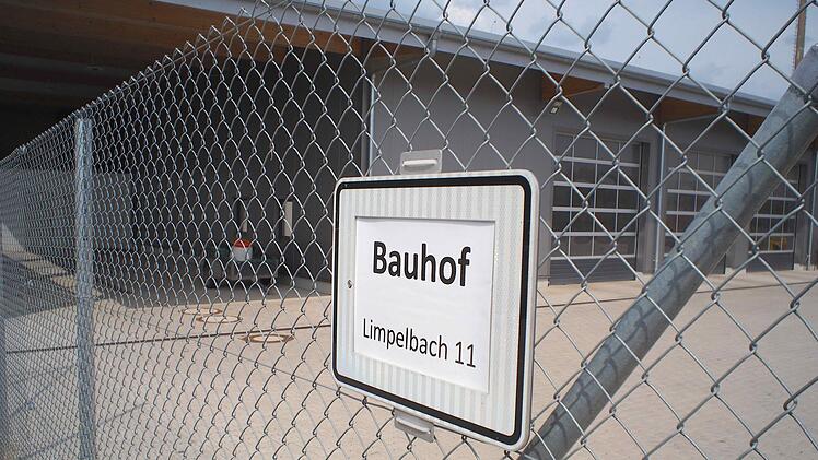 Das Personal des Wartmannsrother Bauhofes soll aufgestockt werden. Damit können wieder mehr Arbeiten selbst erledigt werden und müssen nicht fremdvergeben werden. Sollten zusätzliche Maschinen benötigt werden, können diese über die Allianz geliehen werden. Foto: Gerd Schaar