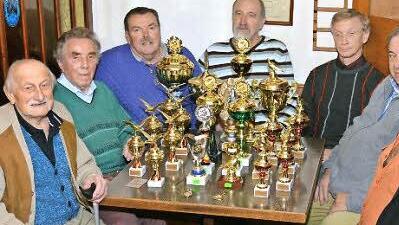 Trophäen-Jäger (von links): Franz Mahlmeister, Hermann Bötsch, Paul Beck, Fridolin Mahlmeister, Lothar Bötsch, Walter Geheeb und Georg Mahlmeister Foto: Björn Hein