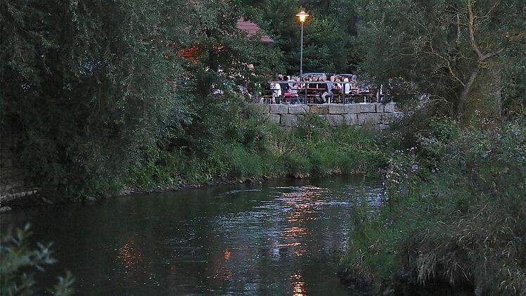 Ins rechte Licht ist die Museumsinsel abends durch die neuen Laternen gesetzt.