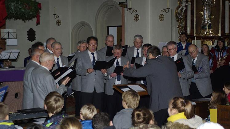Der Männerchor des MGV Untererthal überzeugte mit einer guten Gesangsleistung.  Fotos: Winfried Ehling