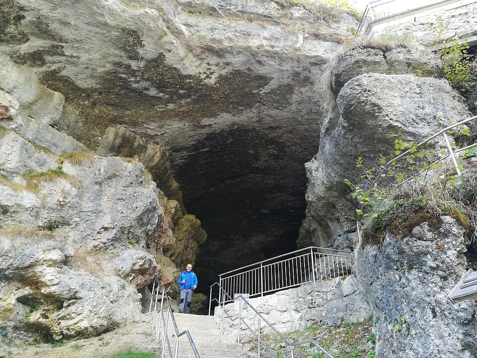 In der Fränkischen Schweiz gibt es viele Höhlen zu entdecken. Foto: elvsch/infrankenpix