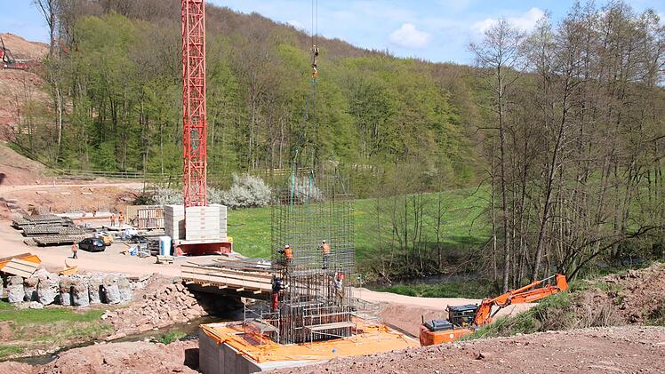 An der Baustelle der Thulbatal-Brücke. Foto: Ralf Ruppert