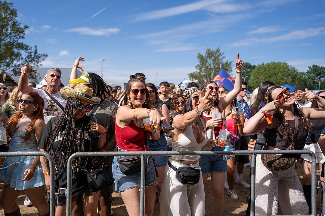Mit vielen internationalen und nationalen Live-Acts.