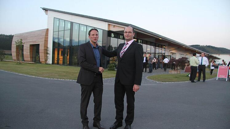 Der Staatssekretär hatte für den Jungunternehmer Mario Münch ein anerkennendes Schulterklopfen parat. Bereits 200 8wurde Mario Münch mit dem Top-Gründerpreis des Handwerks ausgezeichnet.