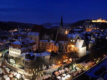 Vor der Stadtmauer soll sich beim Kronacher Weihnachtsmarkt im Vergleich zum Vorjahr nichts ändern - zwischen den Zwingerteilen sieht das allerdings anders aus. Foto: Fuhrmann/Archiv