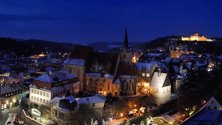 Vor der Stadtmauer soll sich beim Kronacher Weihnachtsmarkt im Vergleich zum Vorjahr nichts ändern - zwischen den Zwingerteilen sieht das allerdings anders aus. Foto: Fuhrmann/Archiv