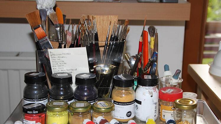 Ihre Farben mischt Maria Schramm selbst.