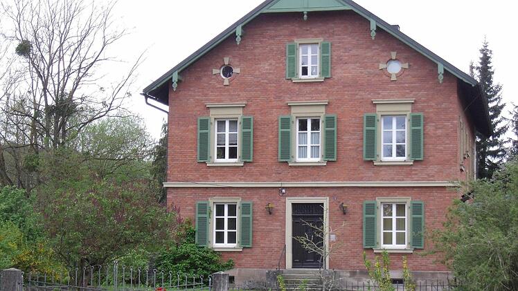 Seit Jahren verwaist: Die Arztpraxis in diesem Haus.Foto: Anette Schreiber
