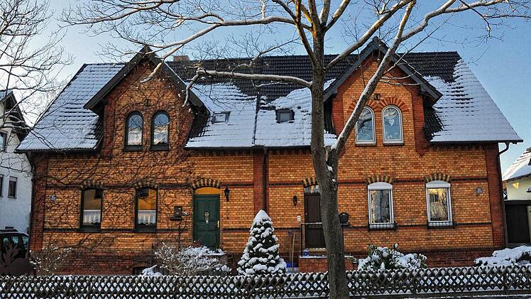 Rote Backsteinhäuser verschönern das Ortsbild.  Foto: Harald Koch